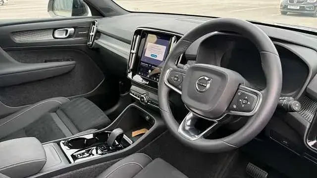 Used Volvo XC40 Ultimate 197 HP (144 kW) 2024 Silver SUV