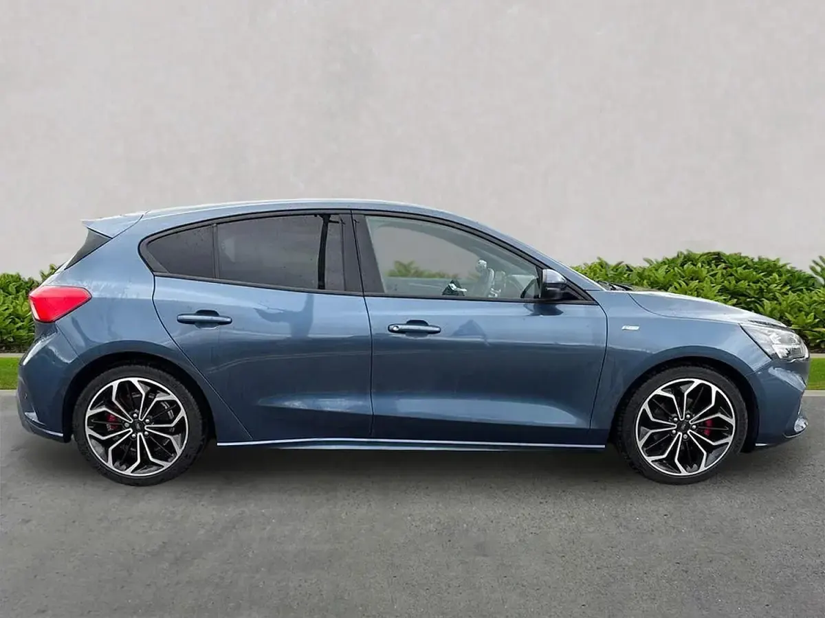 Used Ford Focus ST-Line X 155 HP (114 kW) 2021 Blue Hatchback
