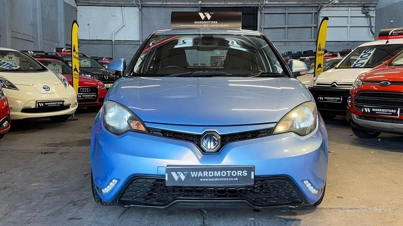 Used MG MG3 106 HP (77 kW) 2014 Blue Hatchback