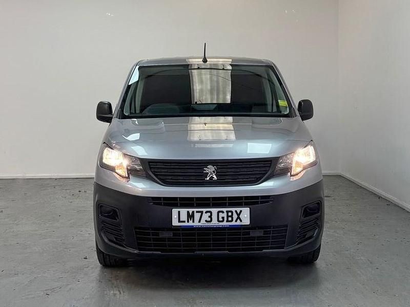 Second-hand Peugeot Partner Premium 100 CP (73 kW) 2023 Gri Monovolum