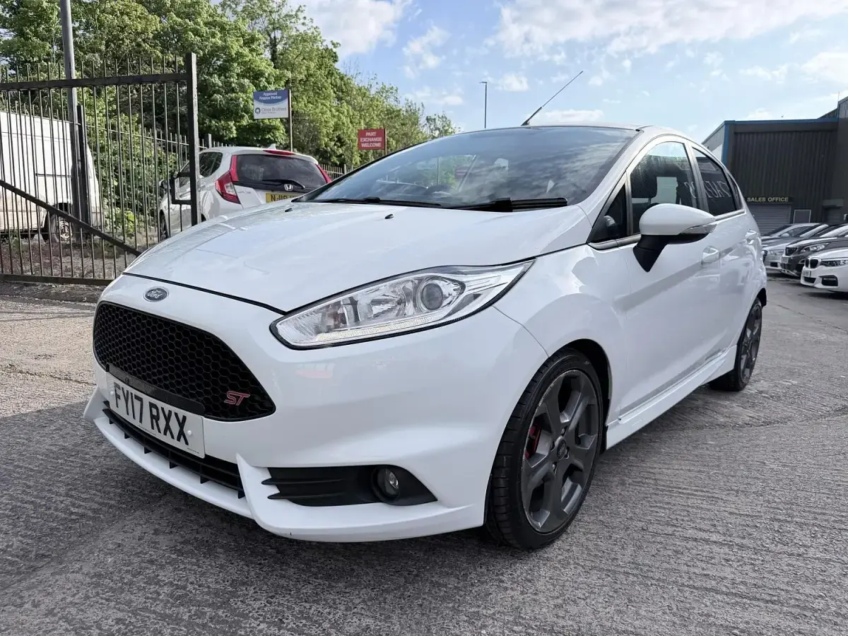 Used Ford Fiesta ST 182 HP (133 kW) 2017 White Hatchback