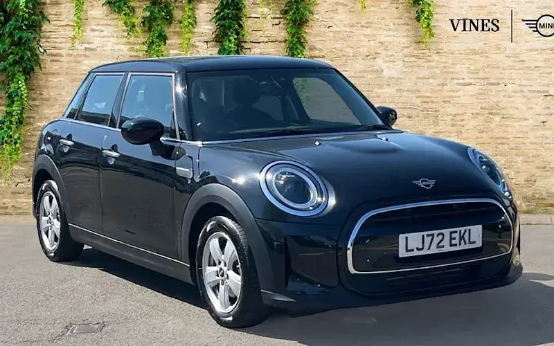 Used Mini Cooper Classic 136 HP (100 kW) 2022 Hatchback