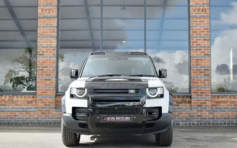 Used Land Rover Defender HSE 249 HP (183 kW) 2024 SUV