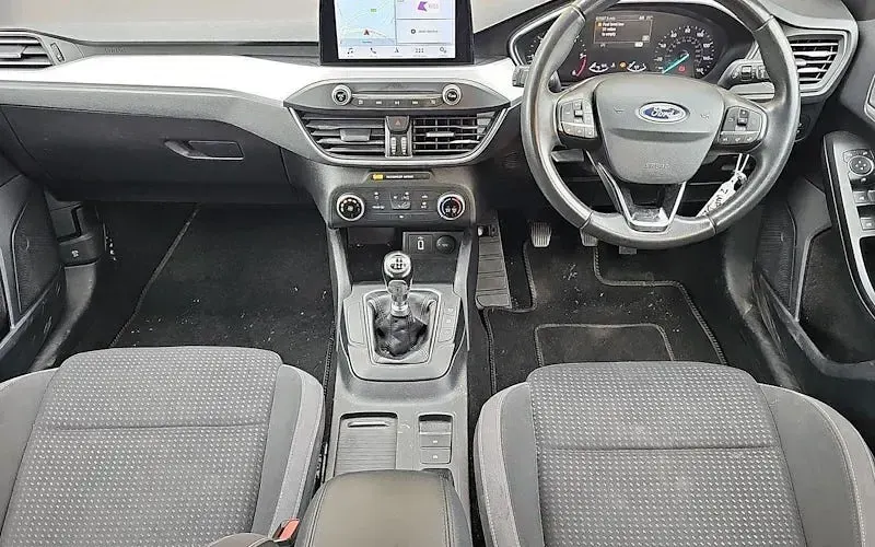 Used Ford Focus Zetec 120 HP (88 kW) 2019 White Hatchback