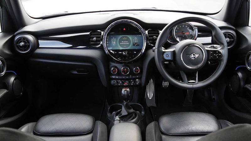 Used Mini Cooper Hatch 134 HP (98 kW) 2022 Green Hatchback