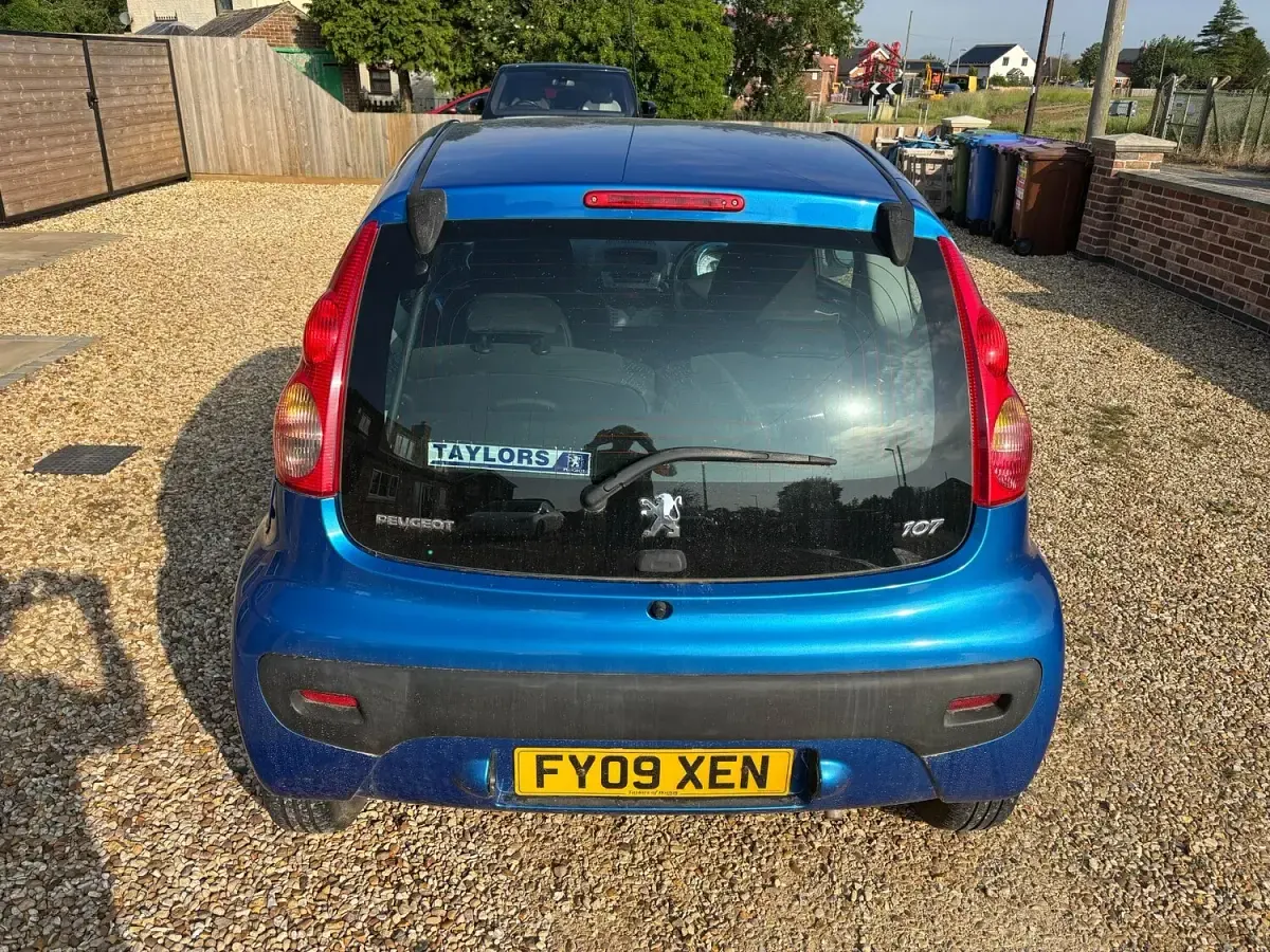 Used Peugeot 107 68 HP (50 kW) 2009 Blue Hatchback