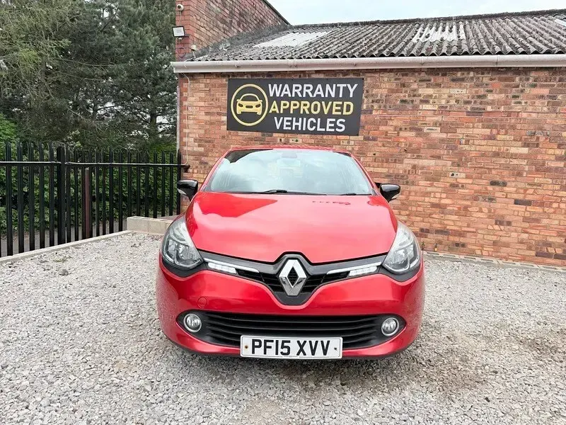 Used Renault Clio Dynamique 75 HP (55 kW) 2015 Red Hatchback