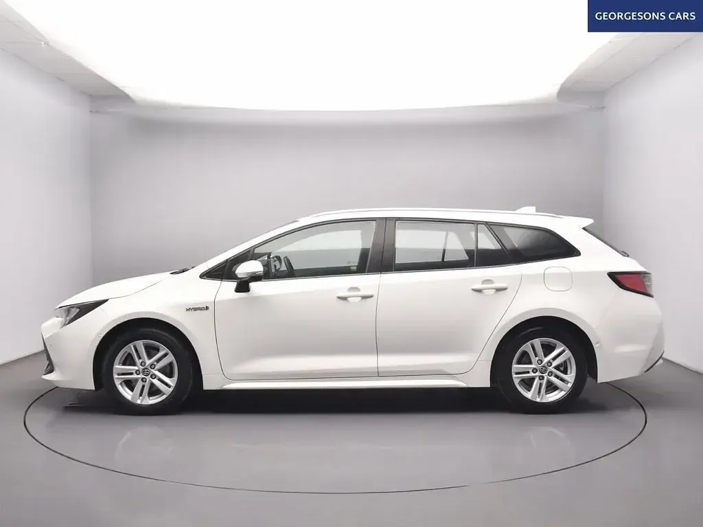 Used Toyota Corolla 122 HP (89 kW) 2020 White Estate