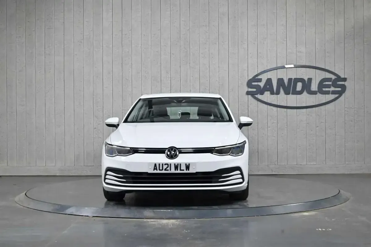 Used VW Golf VII Life 150 HP (110 kW) 2021 White Hatchback