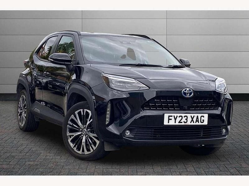 Black Used 2023 Toyota Yaris Hybrid SUV | £24,995 (Expensive) - Image 1/3