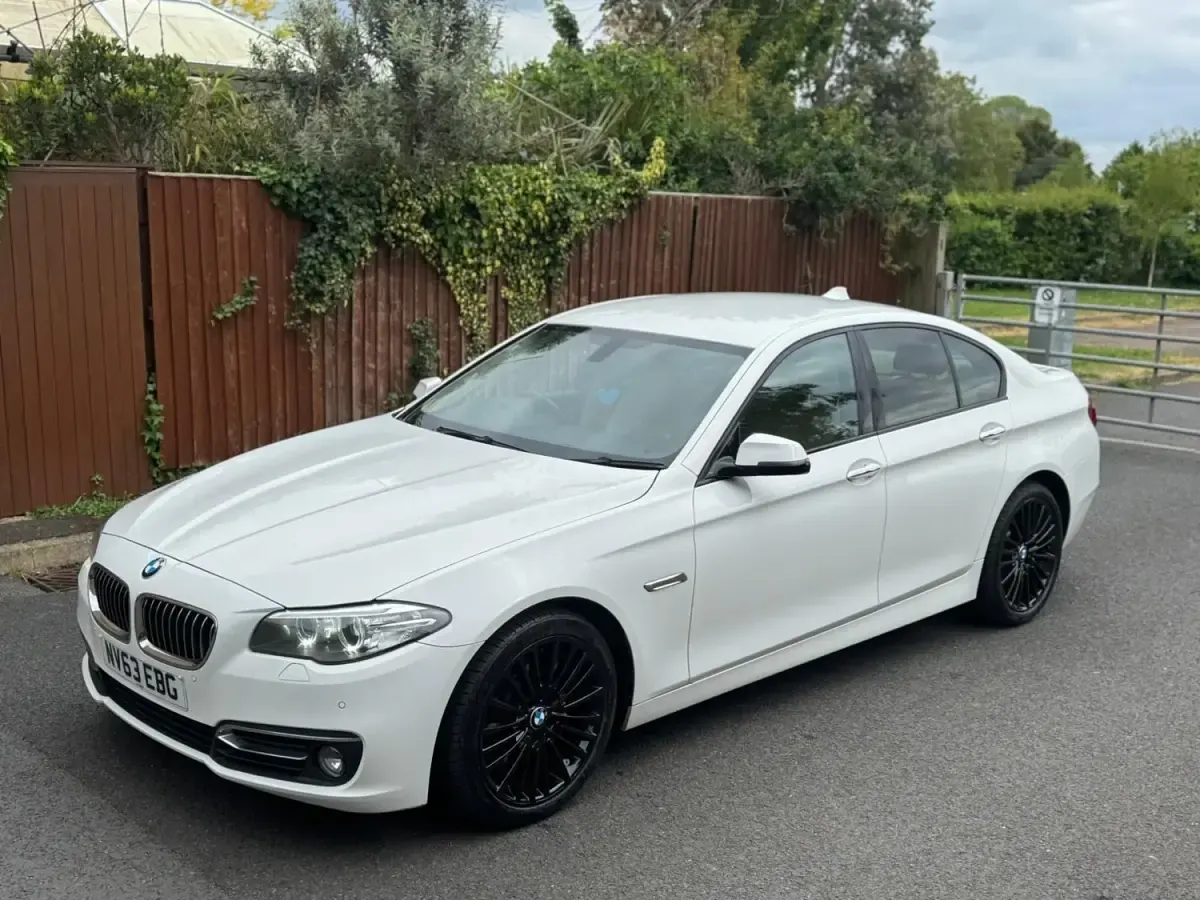 Usado BMW 525 Luxury Line 218 CV (160 kW) 2014 Blanco Berlina