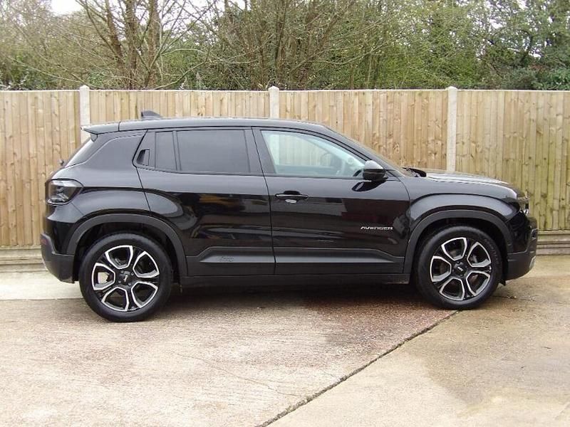 Used Jeep Avenger Summit 100 HP (73 kW) 2025 Red SUV