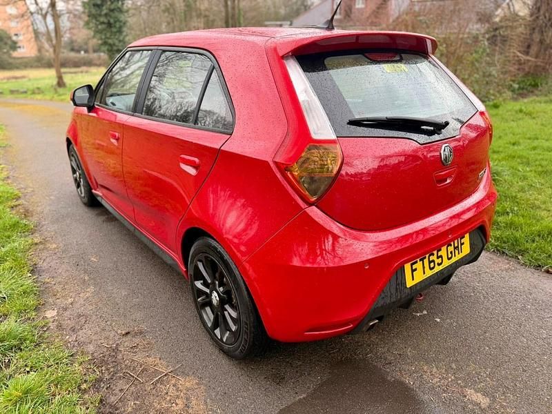 Usado MG MG3 106 HP (77 kW) 2015 Vermelho Citadino