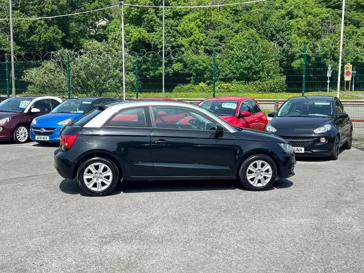 Used Audi A1 86 HP (63 kW) 2011 Black Hatchback