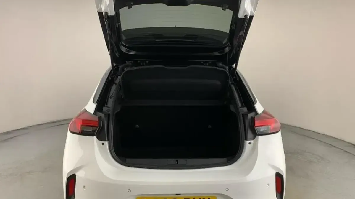 Used Vauxhall Corsa Ultimate 128 HP (94 kW) 2023 White Hatchback