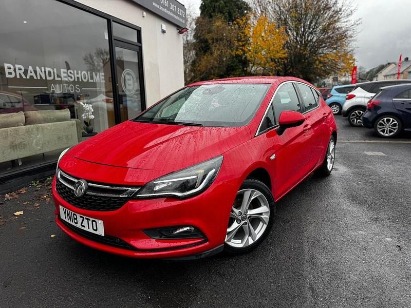 Used Vauxhall Astra SRi 105 HP (77 kW) 2018 Red Hatchback