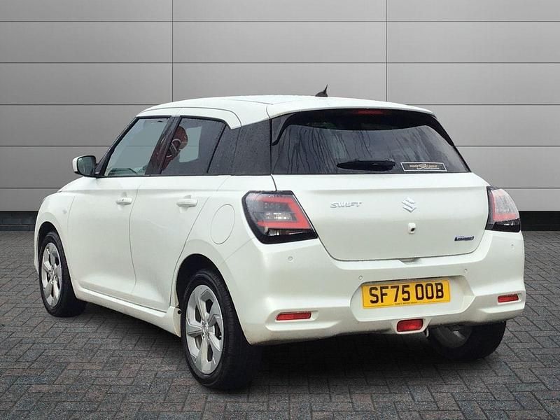 New Suzuki Swift 2025 Pearl  pure white Hatchback