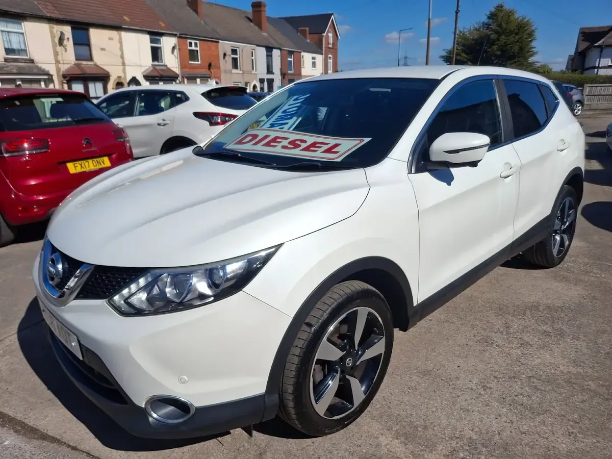 Used Nissan Qashqai N-Connecta 130 HP (95 kW) 2016 White SUV