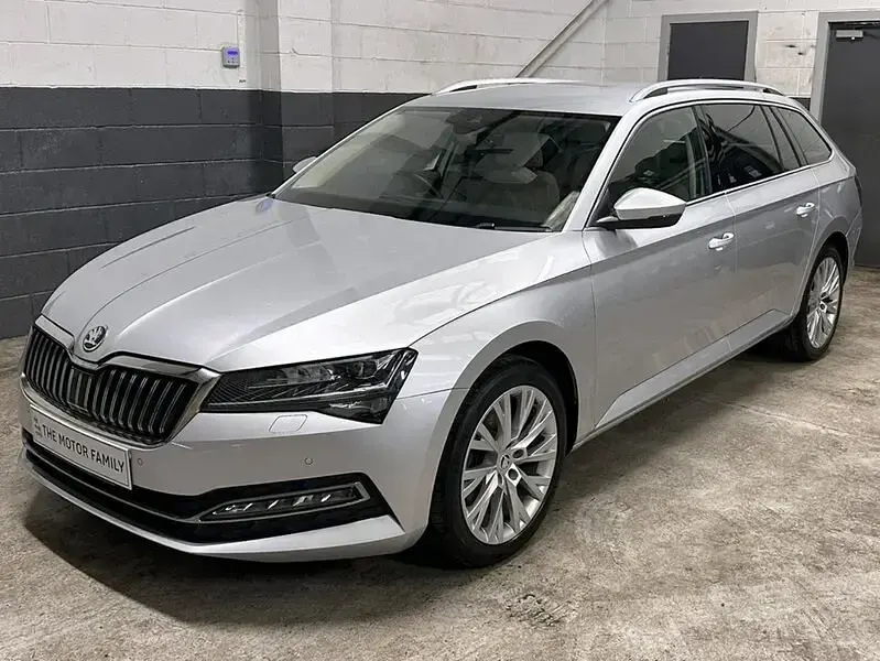 Gebraucht Skoda Superb SE L 150 PS (110 kW) 2022 Silber Kombi