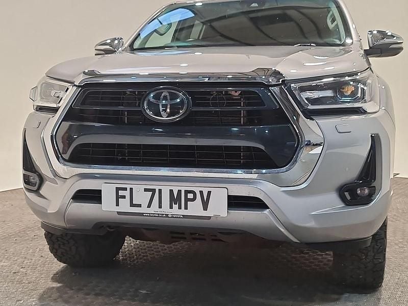 Used Toyota HiLux 150 HP (110 kW) 2021 Silver Pickup