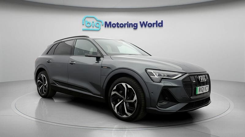 Used 2021 Audi e-tron Black Edition SUV | £21,300 (Super price) - Image 1/4