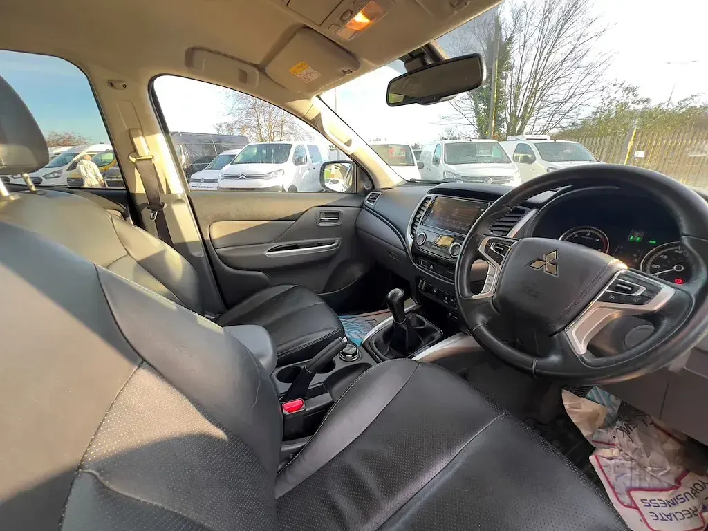 Begagnad Mitsubishi L200 Warrior 178 HK (130 kW) 2019 Vit Pickup