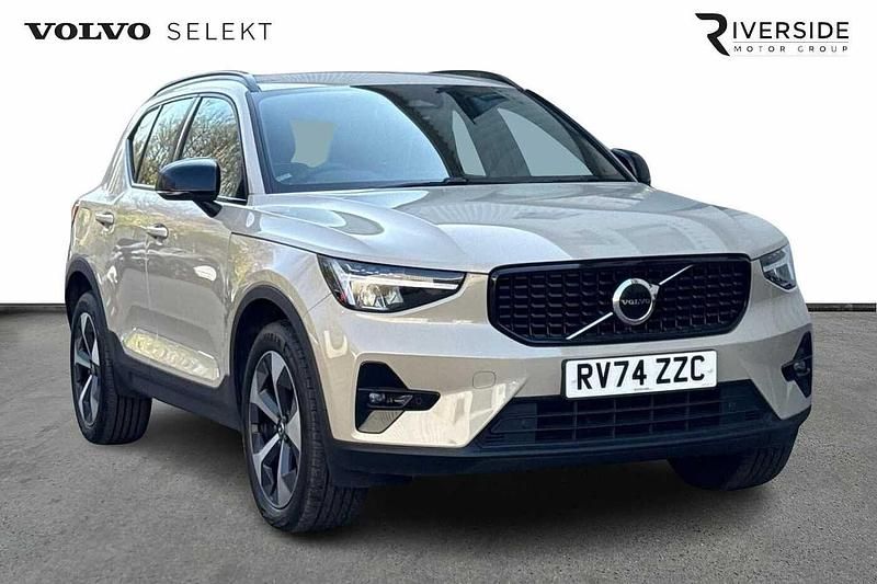 Usado Volvo XC40 Plus 2024 Dourado SUV