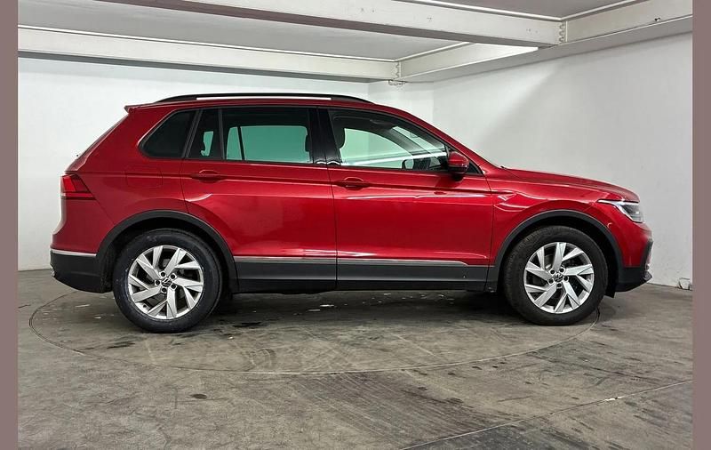 Used VW Tiguan Life 150 HP (110 kW) 2022 Red SUV