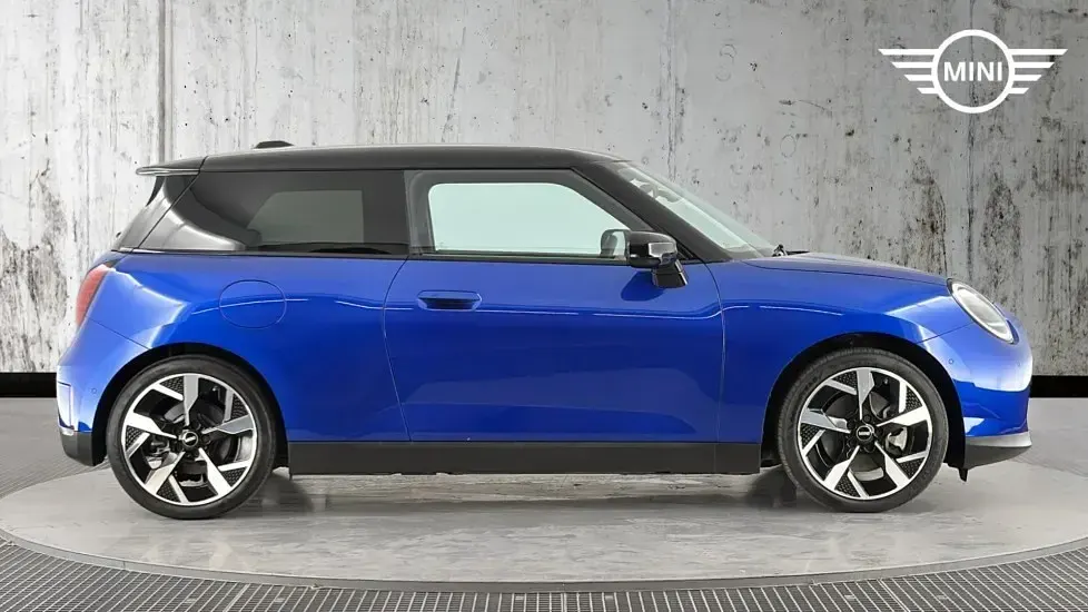 Used Mini Cooper SE Hatch 158 kW (215 HP) 2024 Blue Hatchback