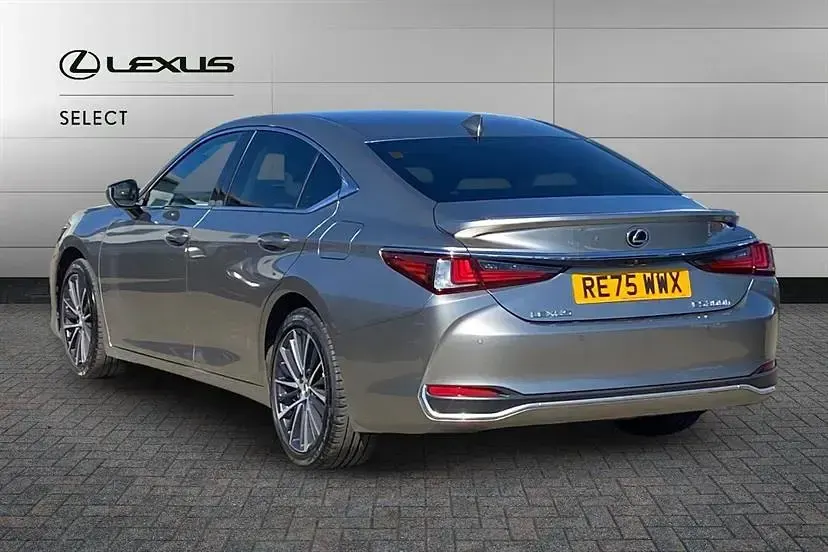 Used Lexus ES300H 218 HP (160 kW) 2025 Sonic titanium Sedan