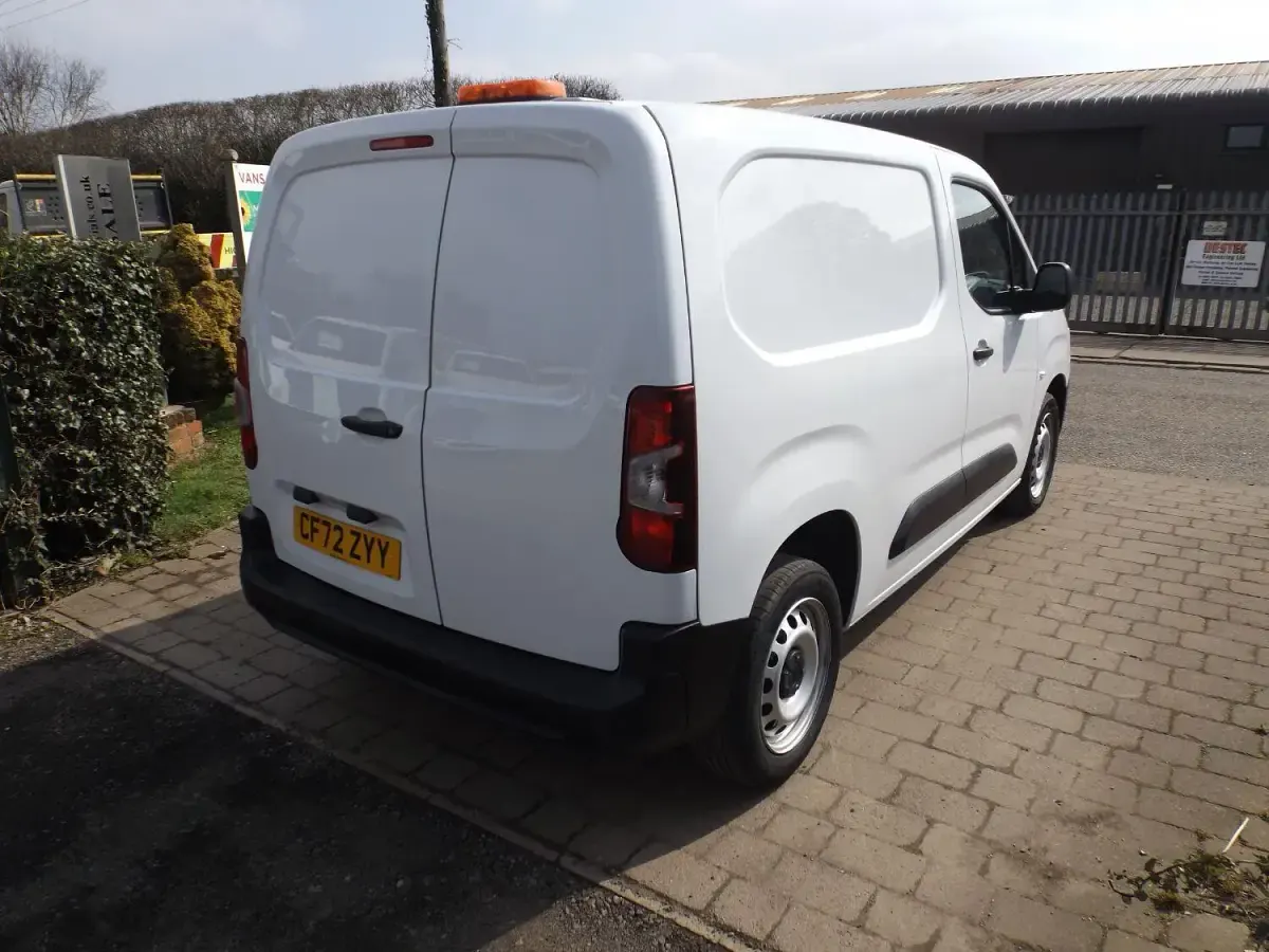Used Citroën Berlingo 100 HP (73 kW) 2023 White MPV