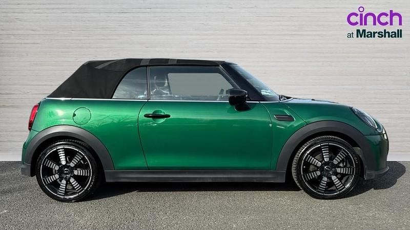 Usado Mini Cooper Exclusive 135 CV (99 kW) 2024 Verde Utilitario