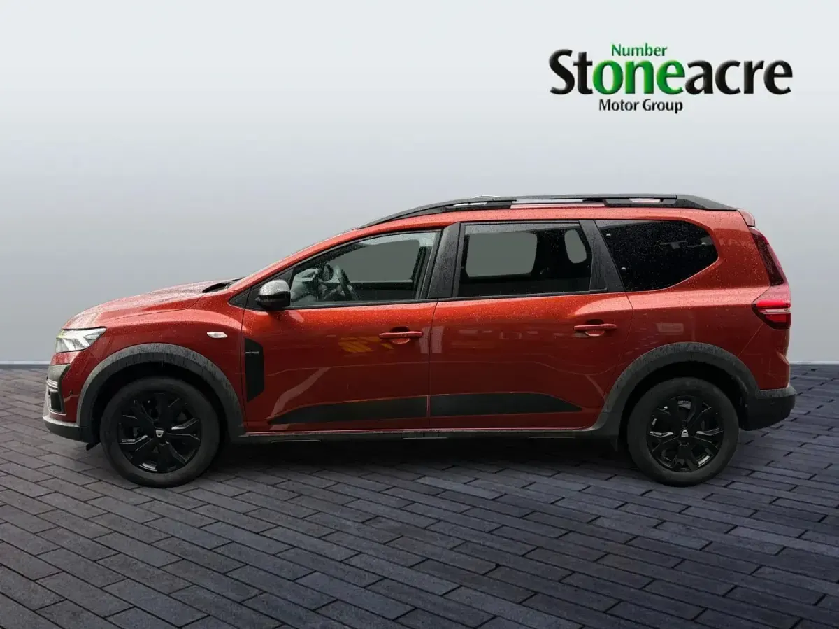 Second-hand Dacia Jogger Extreme 110 CP (80 kW) 2022 Maro Monovolum