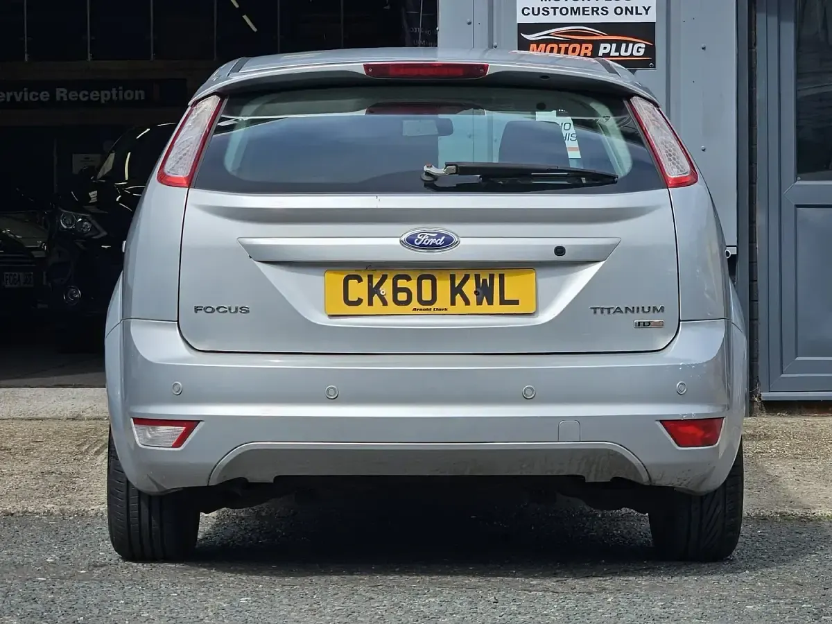 Used Ford Focus Titanium 110 HP (80 kW) 2010 Silver Hatchback