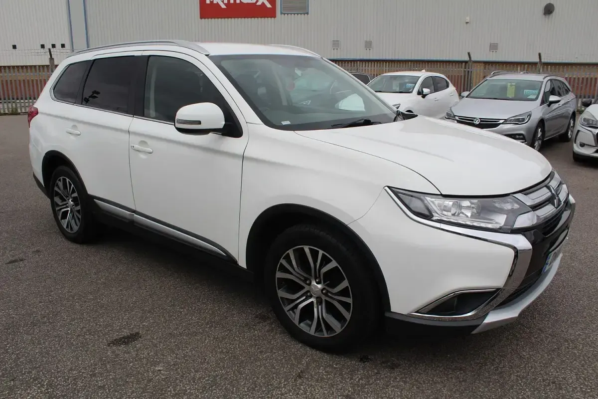 Used Mitsubishi Outlander 147 HP (108 kW) 2018 White SUV