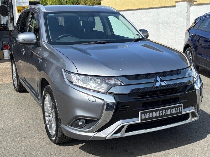 Grey metallic Used 2020 Mitsubishi Outlander SUV | £14,995 (Fair price) - Image 1/3