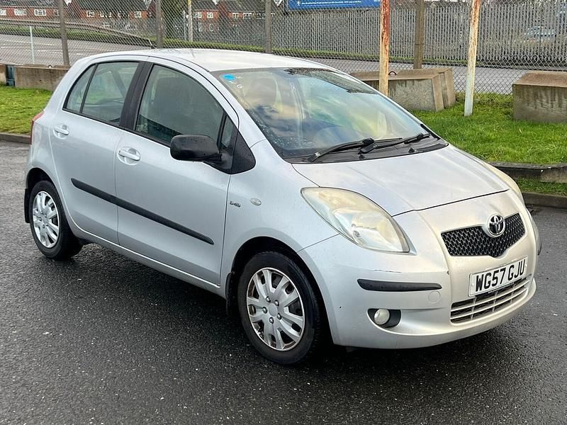 Used Toyota Yaris T3 88 HP (64 kW) 2008 Silver Hatchback
