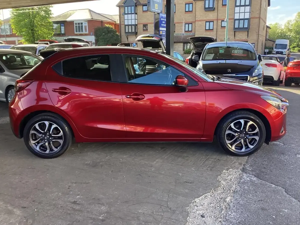 Usado Mazda 2 Inclusive 2018 Vermelho Citadino