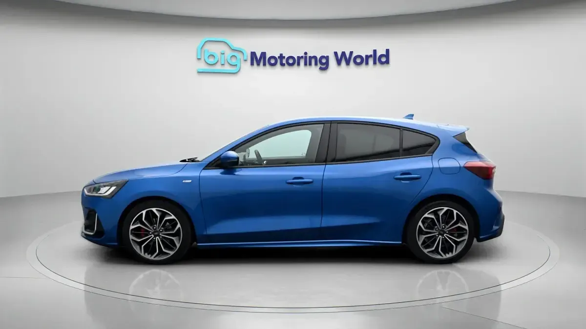 Used Ford Focus ST-Line 120 HP (88 kW) 2022 Blue Hatchback