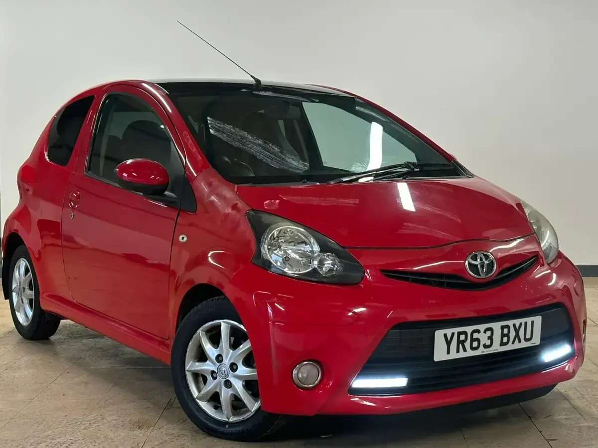 Begagnad Toyota Aygo 68 HK (50 kW) 2013 Röd Halvkombi