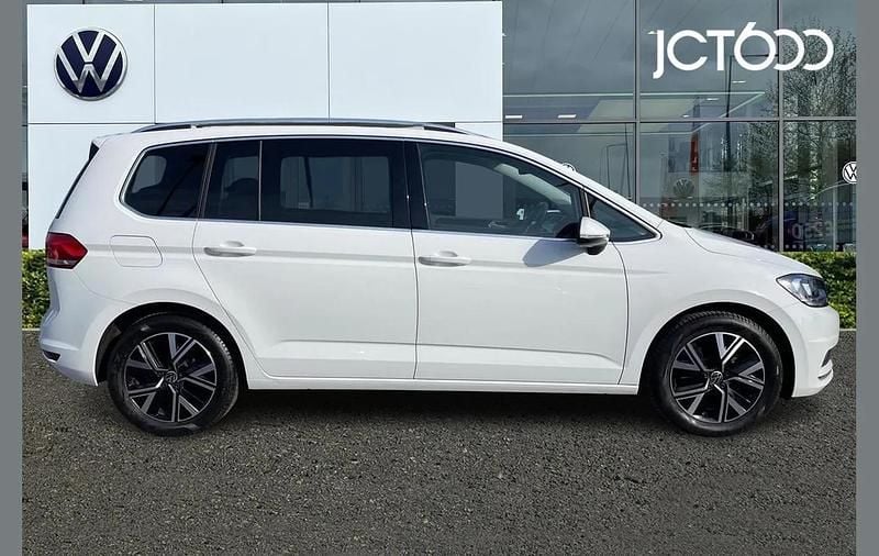 Used VW Touran SEL 150 HP (110 kW) 2021 White MPV