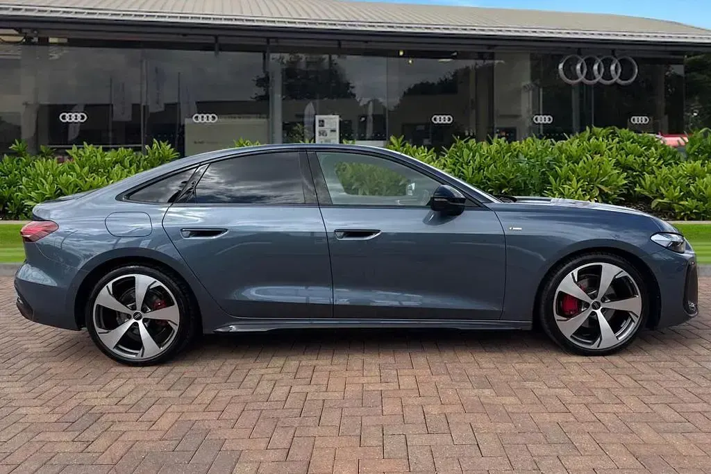 Used Audi A5 Advanced 204 HP (150 kW) 2025 Blue Sedan