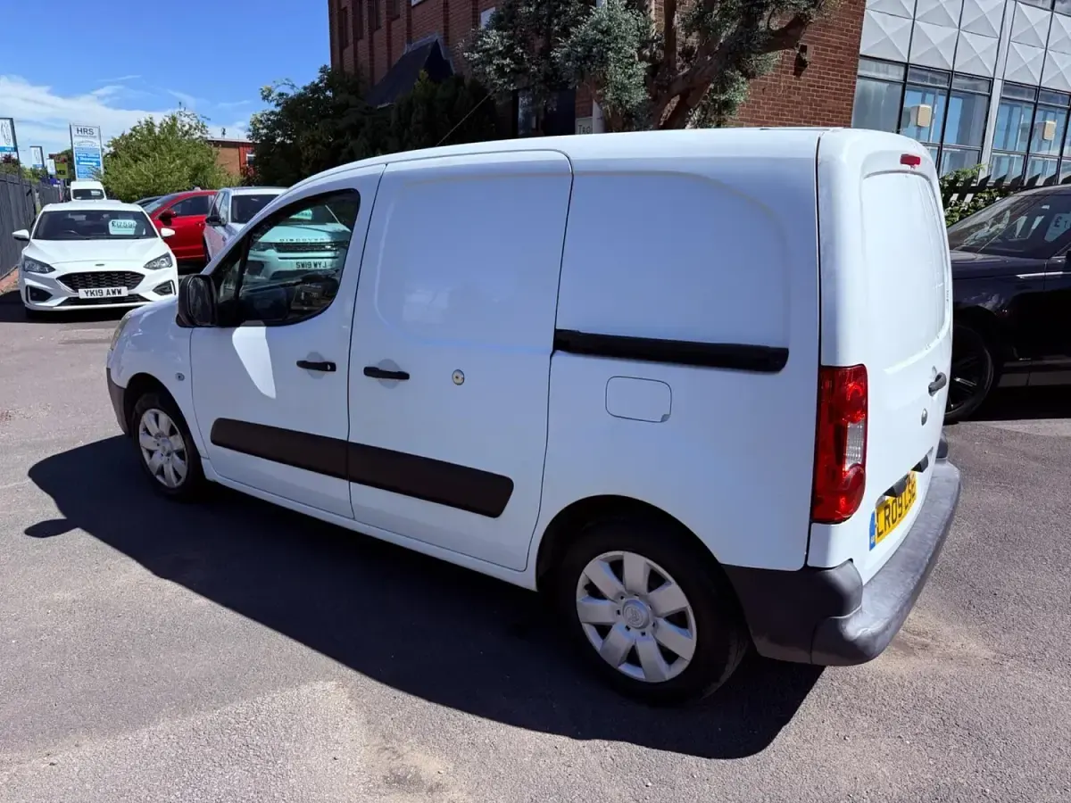 Used Citroën Berlingo 75 HP (55 kW) 2009 White MPV