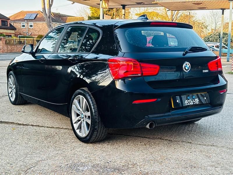 Used BMW 118 Sport Line 2018 Black Hatchback