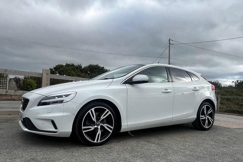 White Used 2018 Volvo V40 R-Design Pro Estate | £10,995 (Good price) - Image 1/1