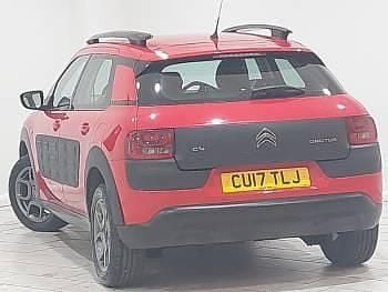 Used Citroën C4 Cactus Feel 100 HP (73 kW) 2017 Red Hatchback
