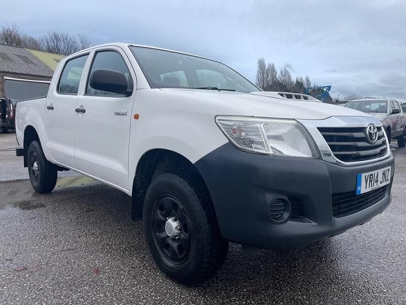 White Used 2014 Toyota HiLux Active Pickup | £10,450 (Fair price) - Image 1/4