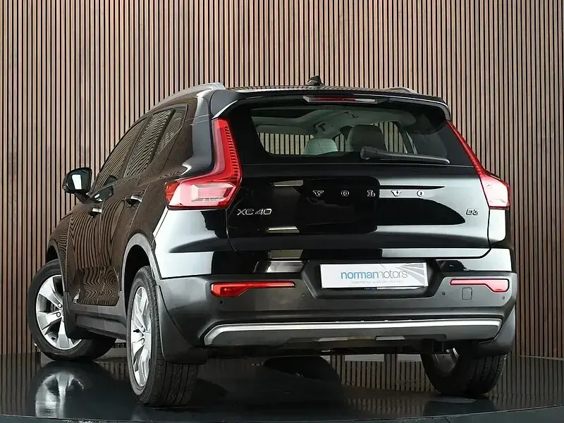 Used Volvo XC40 Momentum 2019 Black SUV