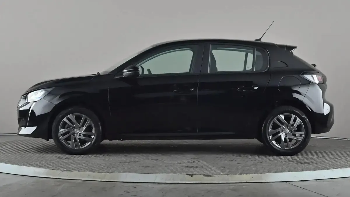 Gebraucht Peugeot 208 Active Premium 100 PS (73 kW) 2022 Schwarz Kleinwagen