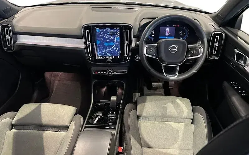 Used Volvo XC40 Plus 163 HP (119 kW) 2023 Silver SUV